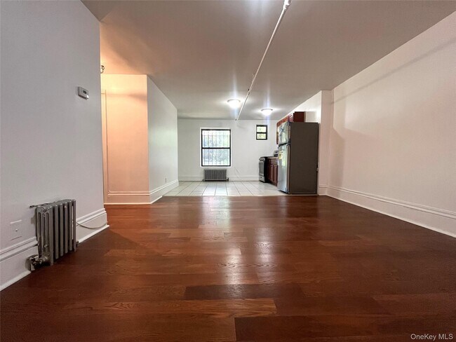 911 Greene Ave in Brooklyn, NY - Building Photo - Building Photo