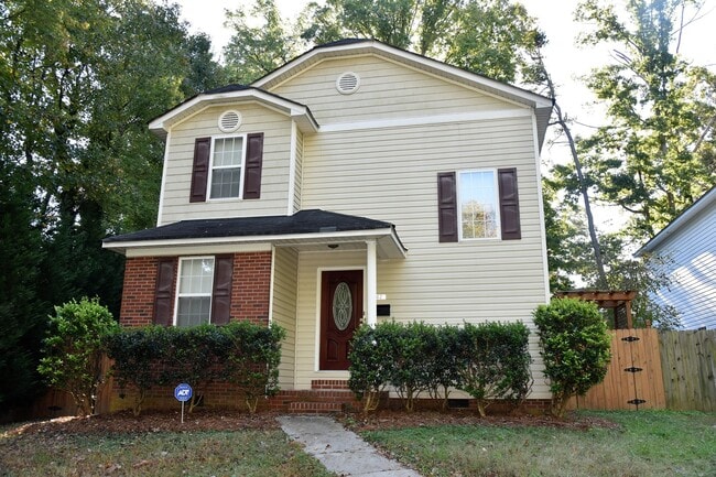 1028 Hickory Nut St