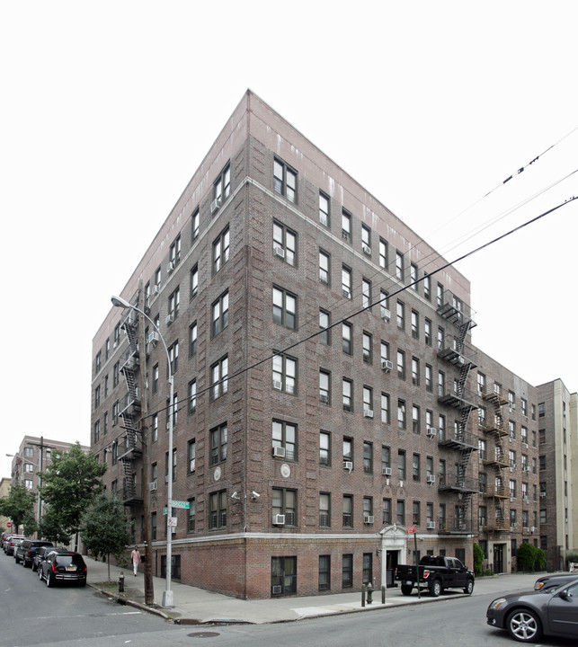 2921 Briggs Ave in Bronx, NY - Building Photo