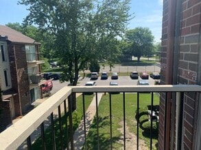 486 Pleasant Run Dr in Wheeling, IL - Building Photo - Building Photo