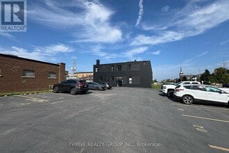 16 Hincks St in St Thomas, ON - Building Photo - Building Photo