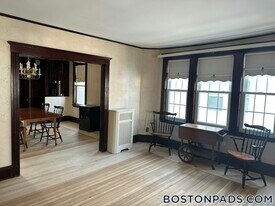 14 Windsor Rd, Unit 2 in Medford, MA - Building Photo