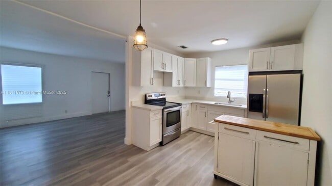 275 NW 46th St