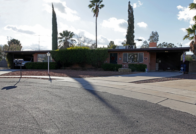 Duplex in Tucson, AZ - Building Photo - Building Photo