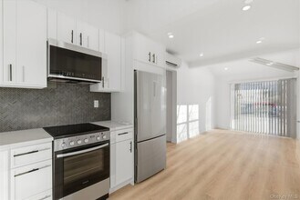 134 E Main St in Pawling, NY - Building Photo - Building Photo