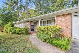 2057 Willamette Way in Decatur, GA - Building Photo