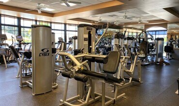 5360 Hyland Hills Ave in Sarasota, FL - Building Photo - Building Photo