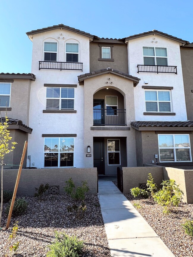 property at 1255 N Arizona Ave