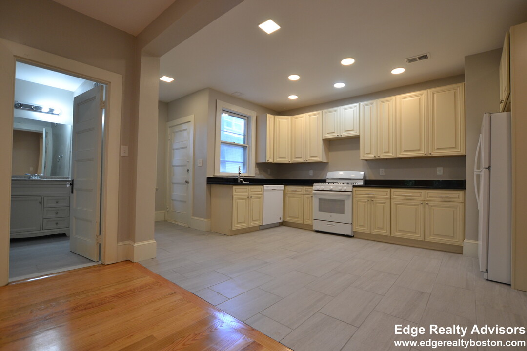 63 Ridgemont St, Unit 2 in Boston, MA - Building Photo