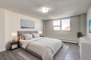 Fontana Place in Edmonton, AB - Building Photo