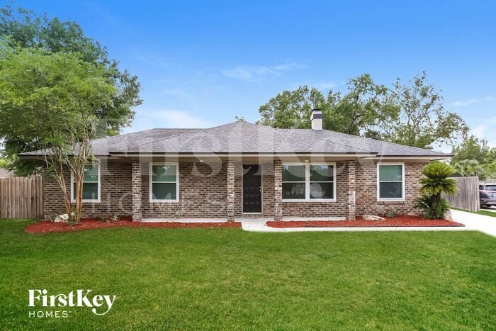 800 Driftwood Pl in Orange Park, FL - Foto de edificio