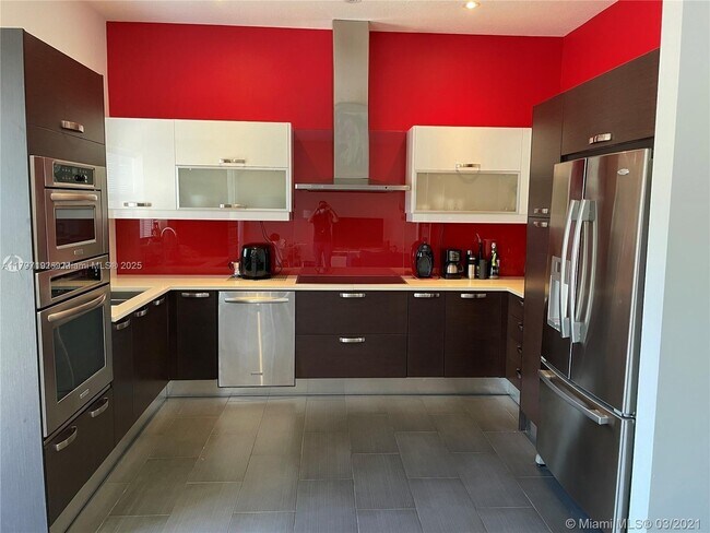 10933 NW 73rd Terrace in Doral, FL - Building Photo - Building Photo