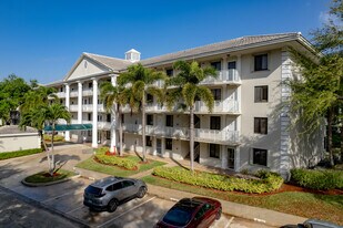 Whitehall Condos in Boca Raton, FL - Building Photo