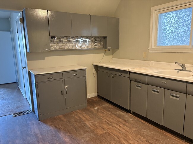 property at 941 Tonawanda St