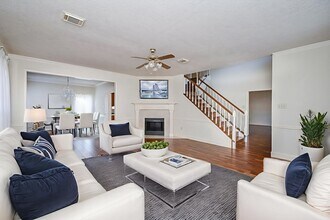 9731 New Kent Dr in Sugar Land, TX - Building Photo - Building Photo