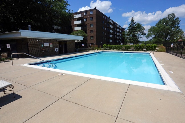 Thornwood Apartments in Chicago Heights, IL - Foto de edificio - Building Photo