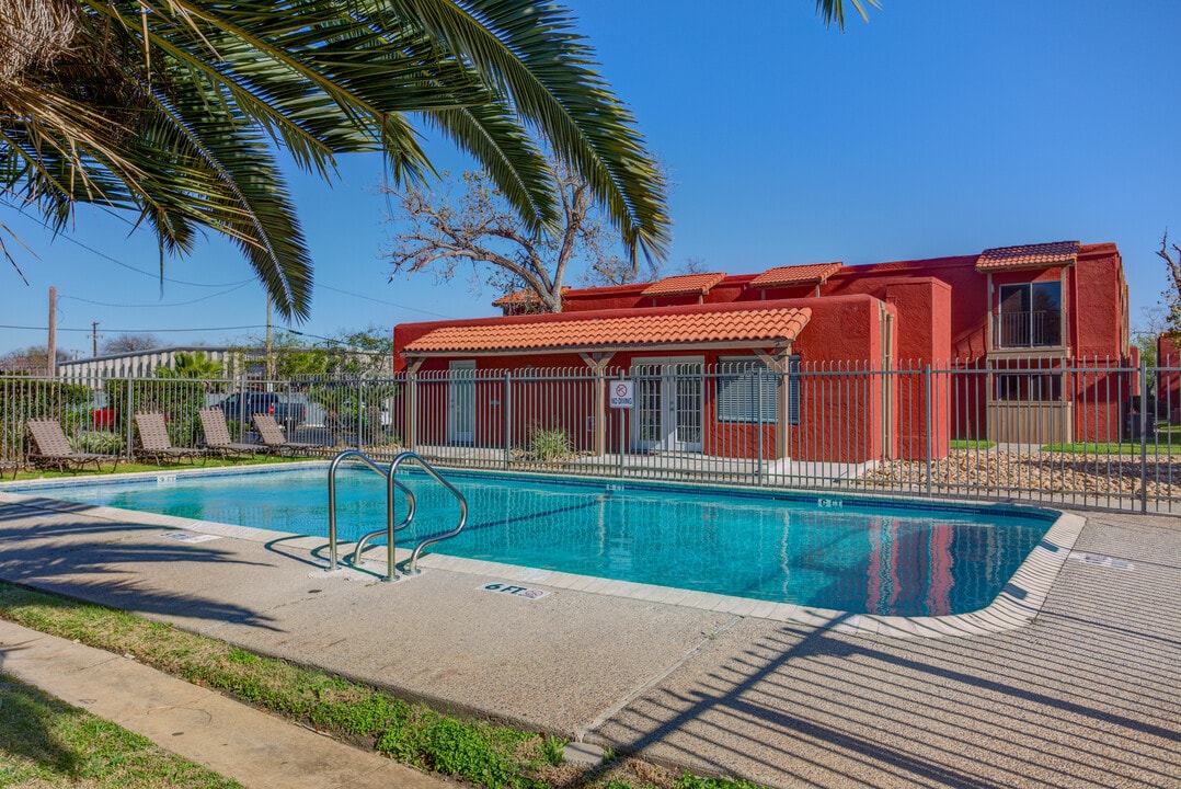 Windrush Apartments in Corpus Christi, TX - Foto de edificio