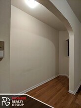 723 W Barry Ave, Unit B2 in Chicago, IL - Foto de edificio - Building Photo