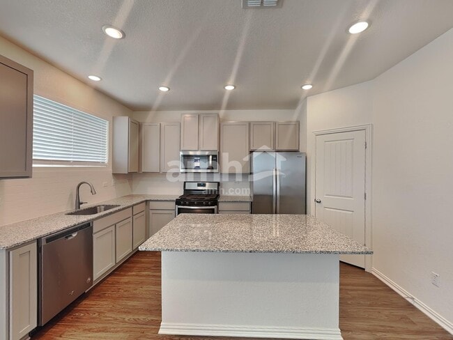 465 Pebble Beach Run in New Braunfels, TX - Building Photo - Building Photo