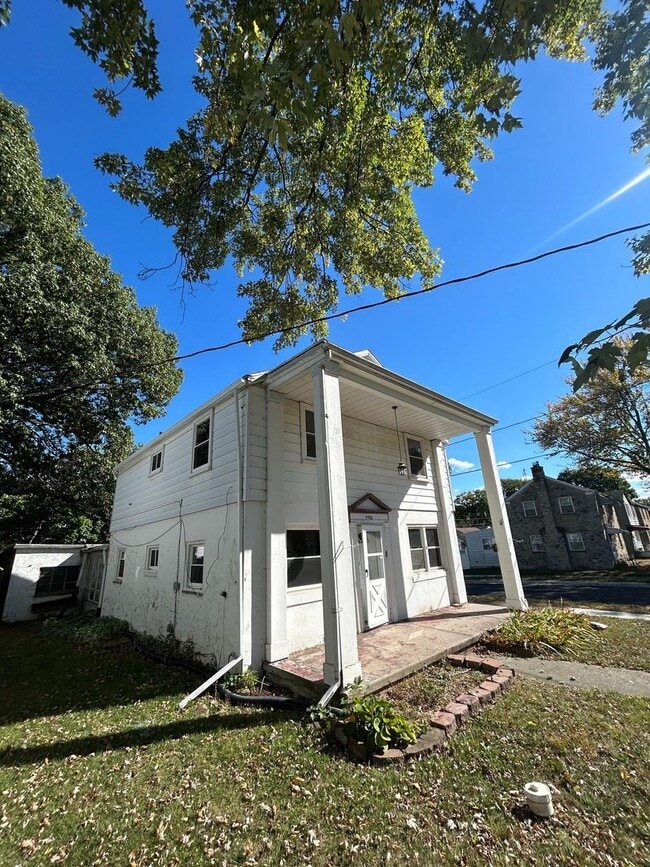 4902 Burnham Ave in Toledo, OH - Foto de edificio - Building Photo