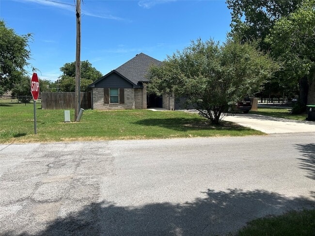 501 Hobbs Ave in Boyd, TX - Building Photo - Building Photo