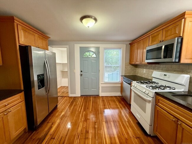 16 1/2 W Main Street Unit in Norwalk, CT - Building Photo - Building Photo