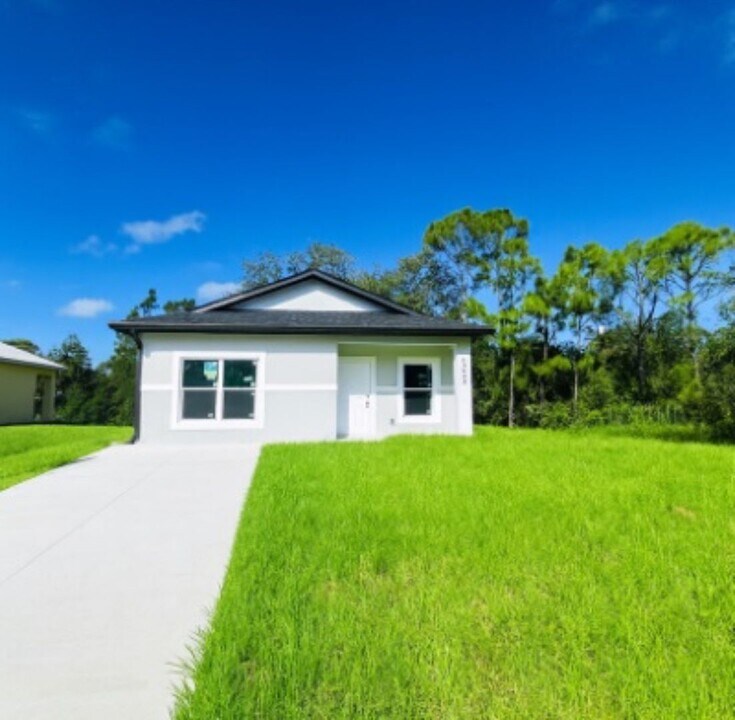 13043 Appleby Dr in Punta Gorda, FL - Building Photo