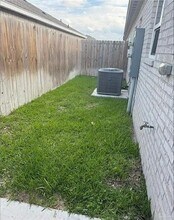 19 Swallow Ave in McAllen, TX - Foto de edificio - Building Photo