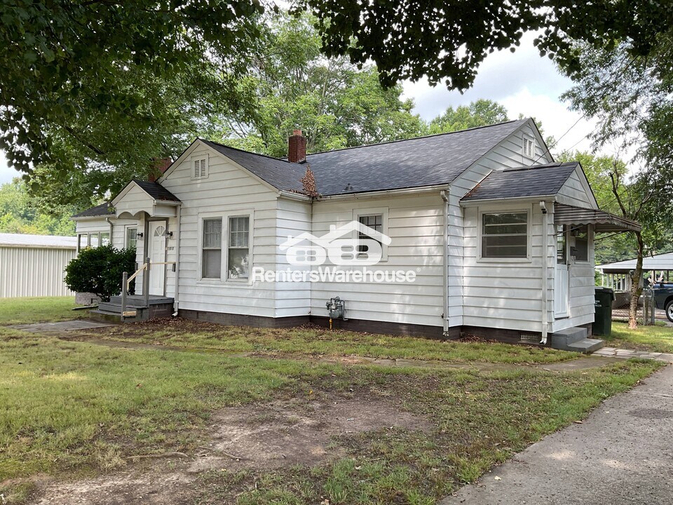 1017 N Salisbury Ave in Spencer, NC - Building Photo