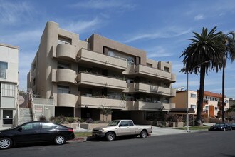 4943 Rosewood Ave in Los Angeles, CA - Building Photo - Building Photo