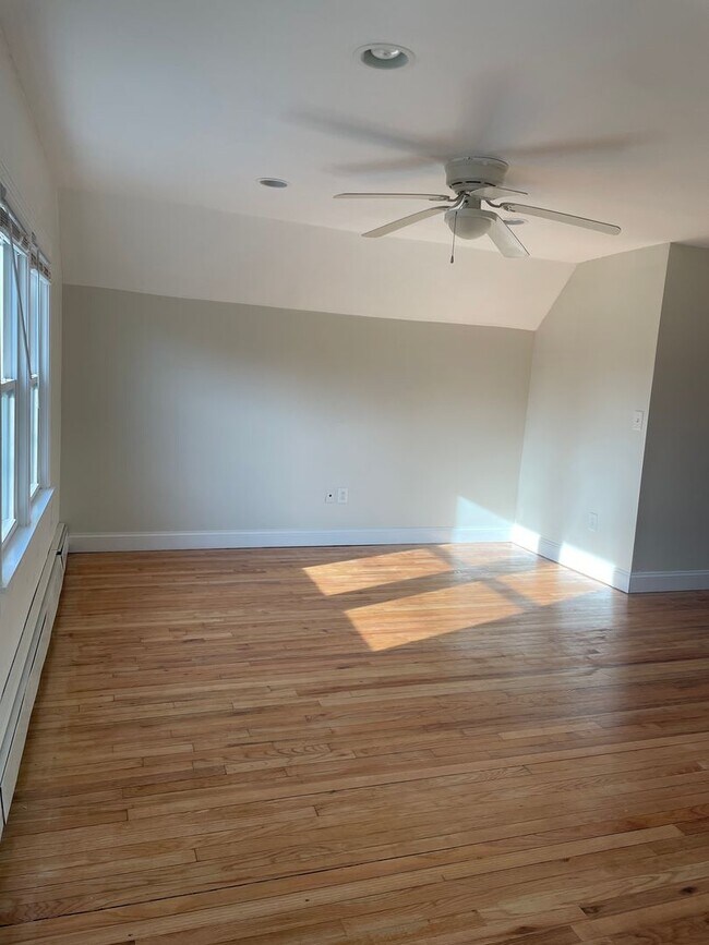 51 Mead St-Unit -Floor 3 in New Haven, CT - Building Photo - Building Photo