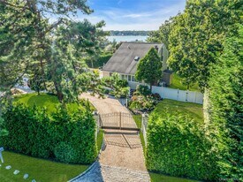 35 Grant Blvd in Hampton Bays, NY - Building Photo