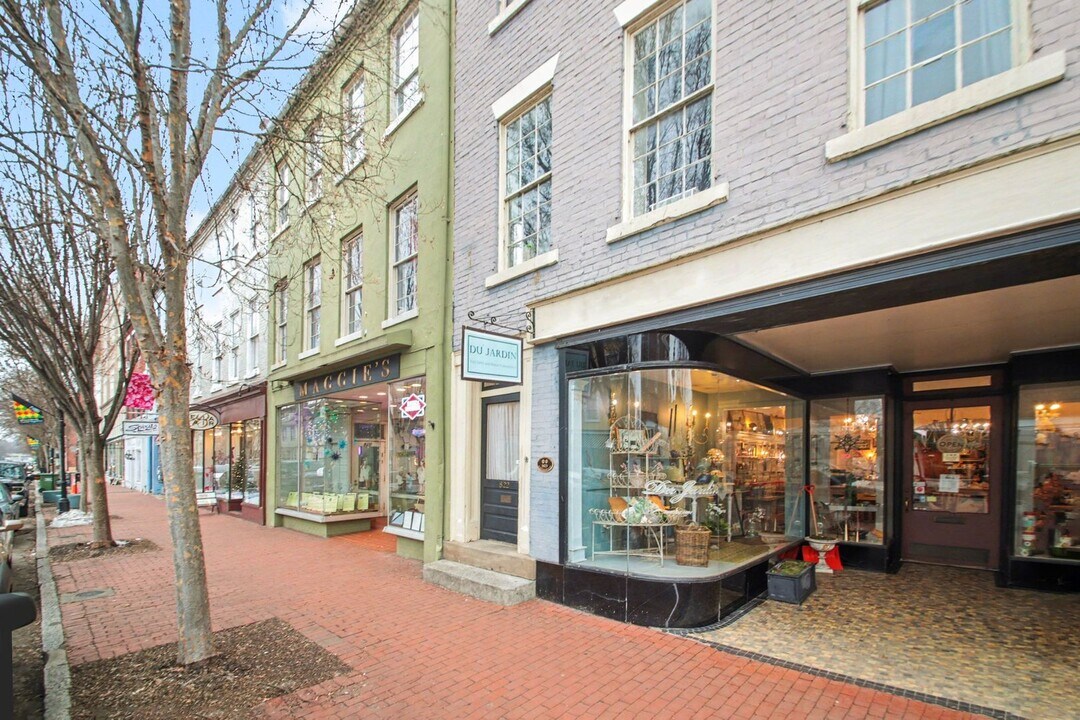 822 Caroline St in Fredericksburg, VA - Building Photo