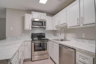 1000 Lake Ridge Pkwy in Riverdale, GA - Building Photo