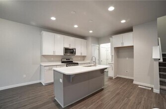 5006 N Marble Fox Way in Lehi, UT - Building Photo - Building Photo