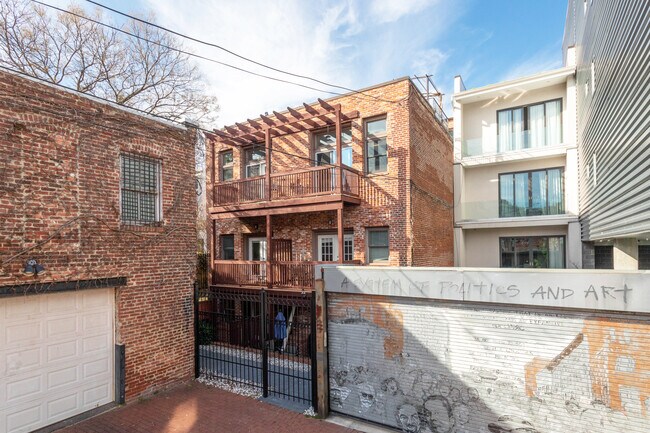 N Street Lofts in Washington, DC - Foto de edificio - Building Photo