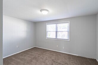 West Summerset Apartments in Amherst, NY - Building Photo - Interior Photo