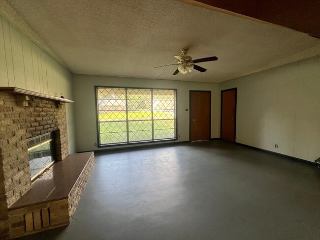 1030 Louise Ln in Wake Village, TX - Building Photo - Building Photo