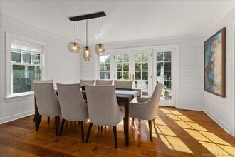 92 Hillcrest Park Rd in Greenwich, CT - Building Photo - Building Photo