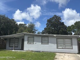 2842 Tulip Cir E in Jacksonville, FL - Building Photo