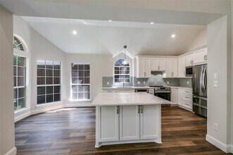 2611 Lakeforest Ct in Dallas, TX - Building Photo - Building Photo