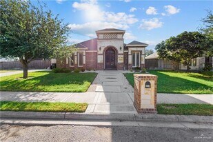 910 S Nebraska St in Alton, TX - Building Photo
