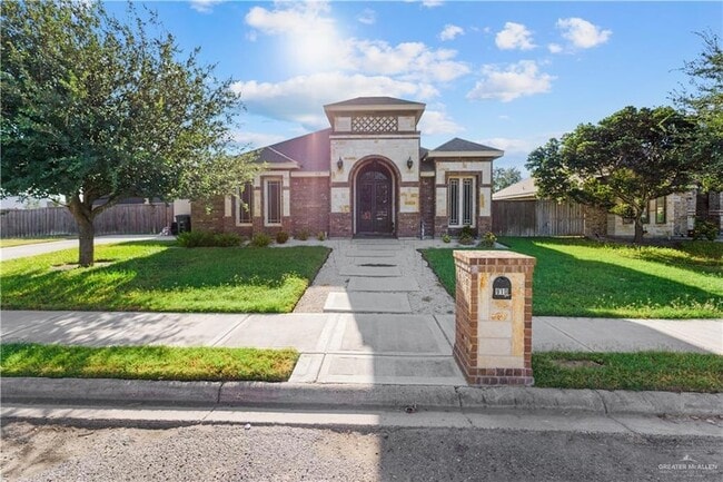property at 910 S Nebraska St