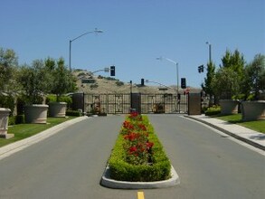 7712 Crown Heights Ct in Vallejo, CA - Foto de edificio - Building Photo