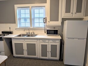 5486 Broadway, Unit Upper Rear in Lancaster, NY - Building Photo - Building Photo