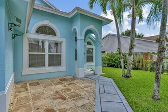 6253 Michael St in Jupiter, FL - Foto de edificio - Building Photo