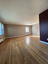 146 E Old Country Rd in Hicksville, NY - Building Photo - Building Photo
