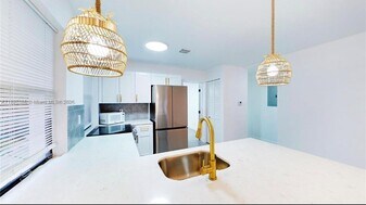 2529 NE 181st St in North Miami Beach, FL - Building Photo