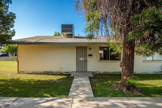 property at 1209 S Roosevelt St