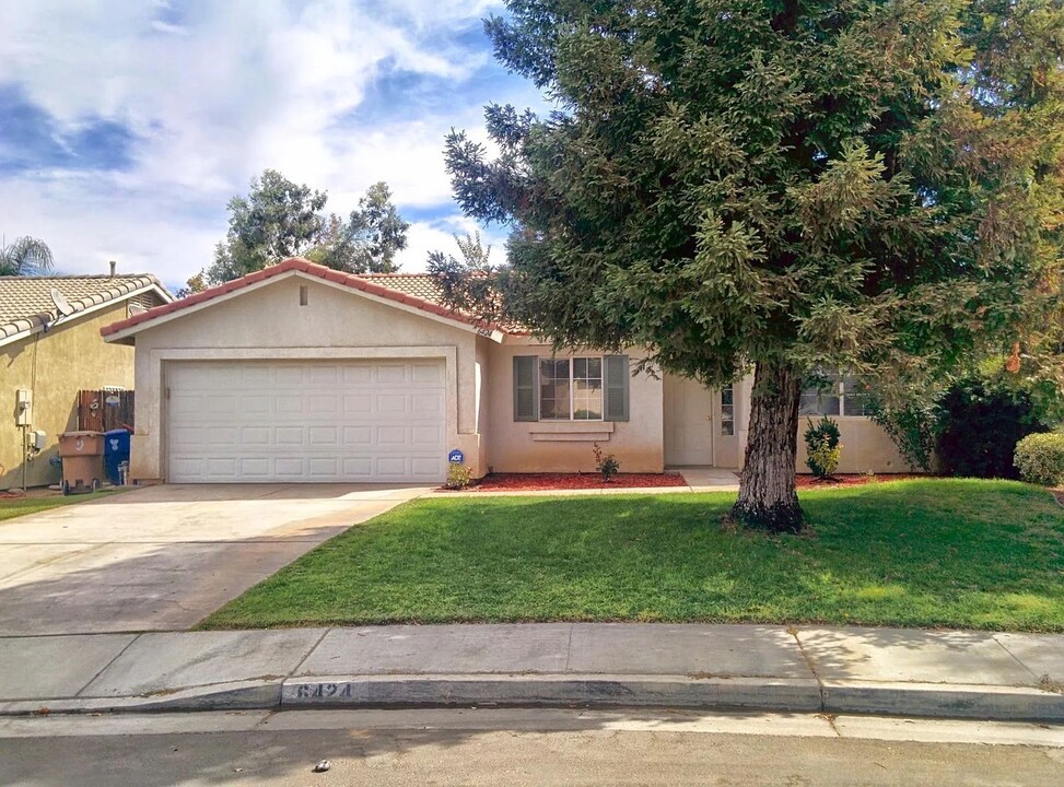 6424 Cherry Blossom Ct in Bakersfield, CA - Building Photo